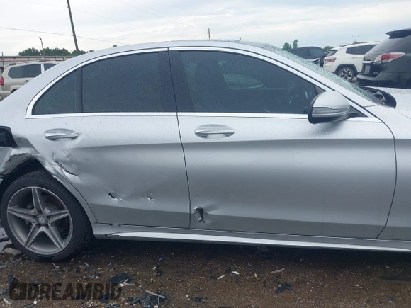 2016 Mercedes-Benz C 300 Luxury z VIN 55SWF4KBXGU177745, wystawiony jako IAAI lot #42483435 z przebiegiem 46 224 mil mil oraz . Historia ofert i sprzedaży dostępna na DreamBid. Obrazek 13.