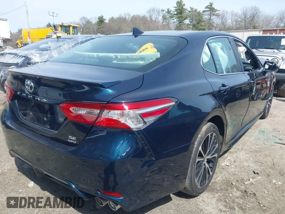 2020 Toyota Camry SE z VIN 4T1G11BKXLU002444, wystawiony jako IAAI lot #41948501 z przebiegiem 53 902 mil mil oraz . Historia ofert i sprzedaży dostępna na DreamBid. Obrazek 4.