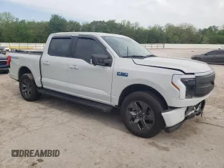 2024 Ford F-150 Lightning Flash с VIN 1FT6W3L78RWG28675, выставлен на аукционе Copart как лот 54061285 с пробегом 11 867 миль миль и Списание • Salvage title. История ставок и продаж доступна на DreamBid. Изображение 4.