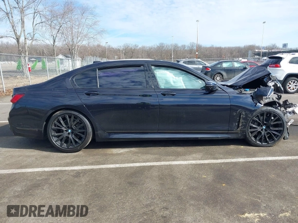 2021 BMW 7 Series 740i z VIN WBA7T2C03MCF58569, wystawiony jako IAAI lot #41662350 z przebiegiem 41 303 mil mil oraz . Historia ofert i sprzedaży dostępna na DreamBid. Obrazek 13.