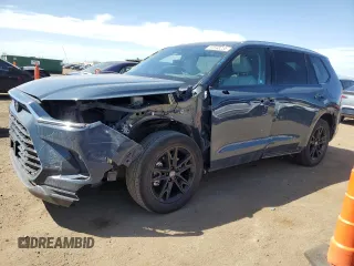 2024 Toyota Highlander XLE z VIN 5TDAAAB51RS008831, wystawiony jako Copart lot #52648235 z przebiegiem 32 024 mil mil oraz Szkoda całkowita • Salvage title. Historia ofert i sprzedaży dostępna na DreamBid. Obrazek 1.