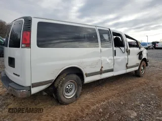 2002 Chevrolet Express with VIN 1GAHG39R121100096, listed as a Copart auction lot 84198674 with Not Provided miles and Salvage Title. Bid and sale history available at carsss.com. Image 3.