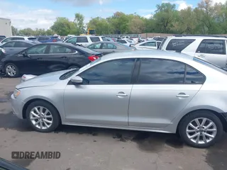 2011 Volkswagen Jetta SE z VIN 3VWDZ7AJ7BM340220, wystawiony jako IAAI lot #42136168 z przebiegiem 147 864 mil mil oraz . Historia ofert i sprzedaży dostępna na DreamBid. Obrazek 15.