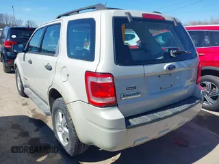 2008 Ford Escape XLS с VIN 1FMCU92ZX8KC32439, выставлен на аукционе IAAI как лот 41793317 с пробегом 115 831 миль миль и . История ставок и продаж доступна на DreamBid. Изображение 3.