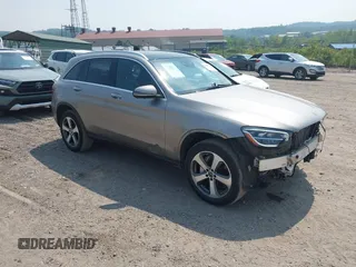 2020 Mercedes-Benz GLC 300 z VIN WDC0G8EB6LF692670, wystawiony jako IAAI lot #42403632 z przebiegiem 24 157 mil mil oraz . Historia ofert i sprzedaży dostępna na DreamBid. Obrazek 1.
