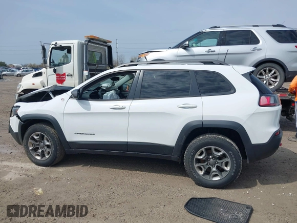 2019 Jeep Cherokee Trailhawk Elite with VIN 1C4PJMBX4KD351261, listed as a IAAI auction lot 41944727 with 97,849 mi miles. Bid and sale history available at carsss.com. Image 15.