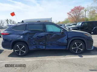 2021 Toyota Highlander XSE z VIN 5TDLZRBH6MS076951, wystawiony jako IAAI lot #42119033 z przebiegiem 52 538 mil mil oraz . Historia ofert i sprzedaży dostępna na DreamBid. Obrazek 13.
