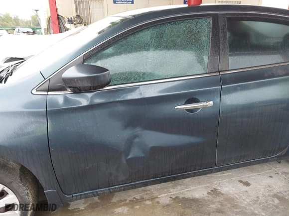2014 Nissan Sentra SV with VIN 3N1AB7AP9EY315527, listed as a IAAI auction lot 41386467 with 131,162 mi miles. Bid and sale history available at carsss.com. Image 6.