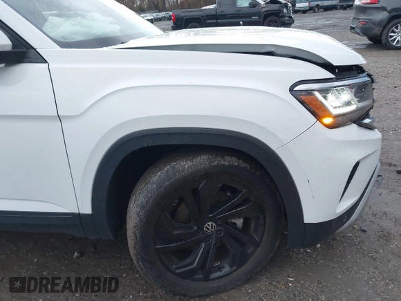 2022 Volkswagen Atlas SE z VIN 1V2KR2CA1NC555087, wystawiony jako IAAI lot #40921013 z przebiegiem 62 834 mil mil oraz . Historia ofert i sprzedaży dostępna na DreamBid. Obrazek 19.