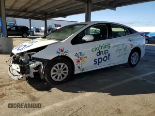 2021 Toyota Prius L Eco z VIN JTDKAMFU6M3152103, wystawiony jako Copart lot #51179015 z przebiegiem 131 143 mil mil oraz Szkoda całkowita • Salvage title. Historia ofert i sprzedaży dostępna na DreamBid. Obrazek 1.