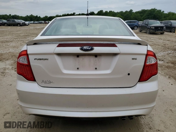 2010 Ford Fusion SE z VIN 3FAHP0HA0AR335424, wystawiony jako Copart lot #58853845 z przebiegiem 168 793 mil mil oraz Szkoda całkowita • Salvage title. Historia ofert i sprzedaży dostępna na DreamBid. Obrazek 6.