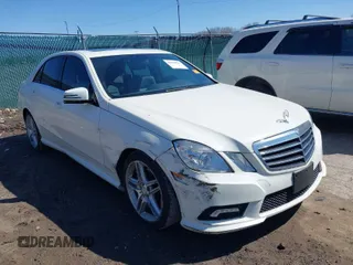 2011 Mercedes-Benz E-Class E 350 Luxury with VIN WDDHF8HB3BA347346, listed as a IAAI auction lot 41878537 with 88,343 mi miles. Bid and sale history available at carsss.com. Image 1.