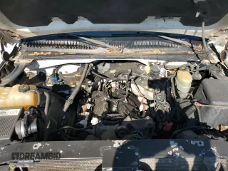 2002 Chevrolet Silverado 2500 z VIN 1GBHC24U12Z229423, wystawiony jako Copart lot #46696895 z przebiegiem Nie podano mil oraz Czysty tytuł • Clean title. Historia ofert i sprzedaży dostępna na DreamBid. Obrazek 11.
