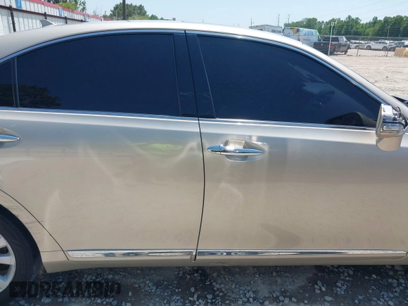 2011 Lexus ES with VIN JTHBK1EG5B2462123, listed as a IAAI auction lot 42031450 with 135,652 mi miles. Bid and sale history available at carsss.com. Image 13.