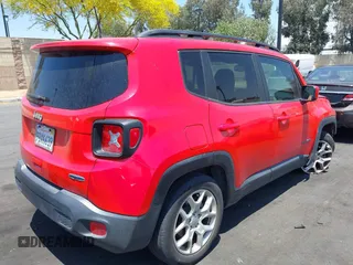 2018 Jeep Renegade Altitude z VIN ZACCJABB5JPJ54842, wystawiony jako IAAI lot #42400858 z przebiegiem 29 440 mil mil oraz . Historia ofert i sprzedaży dostępna na DreamBid. Obrazek 4.