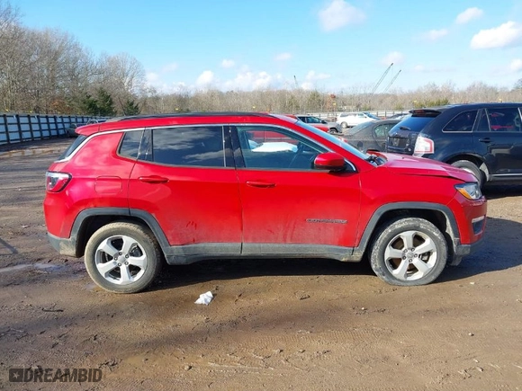 2018 Jeep Compass Latitude with VIN 3C4NJDBB3JT249146, listed as a IAAI auction lot 41208876 with NaN miles. Bid and sale history available at carsss.com. Image 13.