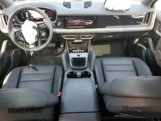 2024 Porsche Cayenne z VIN WP1AA2AY2RDA03634, wystawiony jako Copart lot #60294835 z przebiegiem 5 913 mil mil oraz Szkoda całkowita • Salvage title. Historia ofert i sprzedaży dostępna na DreamBid. Obrazek 8.