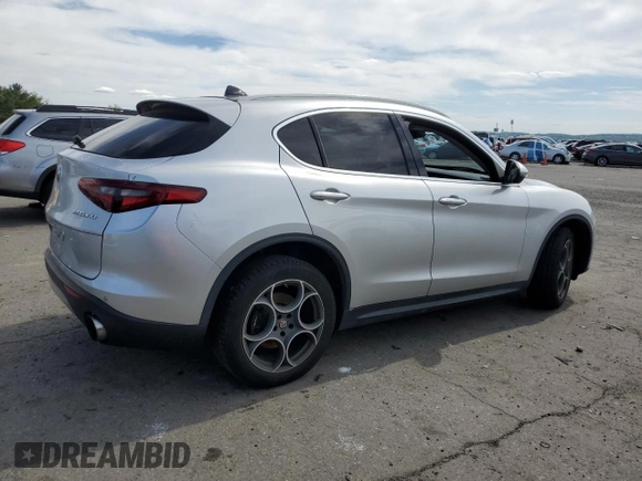 2018 Alfa Romeo Stelvio Ti z VIN ZASFAKBN1J7B70623, wystawiony jako Copart lot #57583795 z przebiegiem 105 351 mil mil oraz Szkoda całkowita • Salvage title. Historia ofert i sprzedaży dostępna na DreamBid. Obrazek 3.