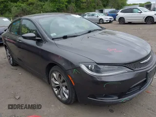 2015 Chrysler 200 S z VIN 1C3CCCBBXFN734424, wystawiony jako IAAI lot #42291453 z przebiegiem 127 988 mil mil oraz . Historia ofert i sprzedaży dostępna na DreamBid. Obrazek 1.