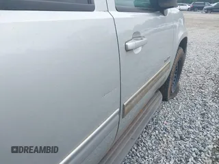 2010 Chevrolet Tahoe LT z VIN 1GNMCBE39AR148868, wystawiony jako IAAI lot #42378981 z przebiegiem 206 233 mil mil oraz . Historia ofert i sprzedaży dostępna na DreamBid. Obrazek 6.