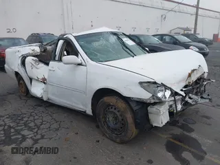 2005 Toyota Camry STD z VIN 4T1BE32K65U578545, wystawiony jako IAAI lot #41343321 z przebiegiem Nie podano mil oraz . Historia ofert i sprzedaży dostępna na DreamBid. Obrazek 1.