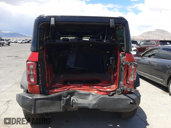 2024 Ford Bronco Wildtrak z VIN 1FMEE2BP1RLB27070, wystawiony jako Copart lot #54312945 z przebiegiem 3 354 mil mil oraz Szkoda całkowita • Salvage title. Historia ofert i sprzedaży dostępna na DreamBid. Obrazek 6.