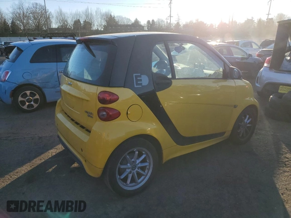 2016 Smart fortwo Passion z VIN WMEEJ9AA9GK844861, wystawiony jako Copart lot #89265415 z przebiegiem 19 245 mil mil oraz Szkoda całkowita • Salvage title. Historia ofert i sprzedaży dostępna na DreamBid. Obrazek 3.