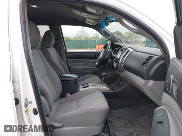 2014 Toyota Tacoma with VIN 3TMLU4EN8EM139665, listed as a IAAI auction lot 41925143 with 190,690 mi miles and . Bid and sale history available at DreamBid. Image 5.