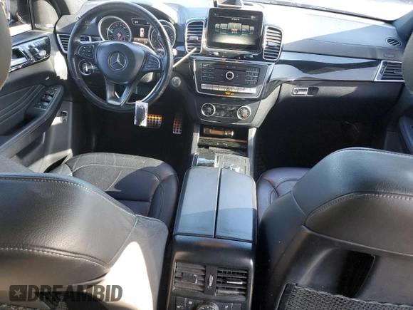 2017 Mercedes-Benz GLE 43 AMG z VIN 4JGED6EB9HA069570, wystawiony jako Copart lot #52854855 z przebiegiem 131 475 mil mil oraz Szkoda całkowita • Salvage title. Historia ofert i sprzedaży dostępna na DreamBid. Obrazek 8.