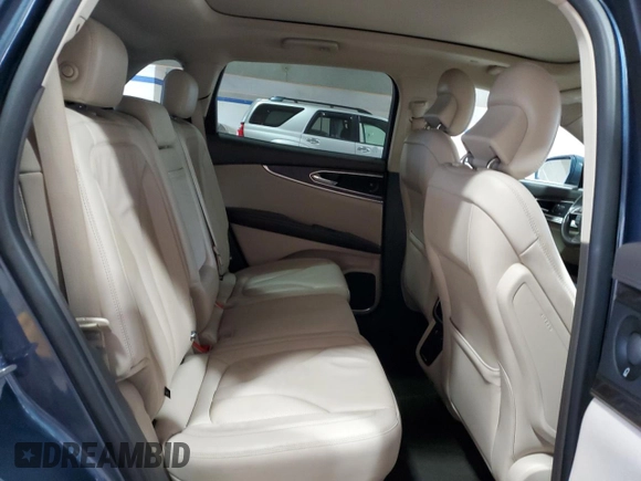 2019 Lincoln Nautilus Select z VIN 2LMPJ8K92KBL23568, wystawiony jako Copart lot #46321415 z przebiegiem 57 336 mil mil oraz Szkoda całkowita • Salvage title. Historia ofert i sprzedaży dostępna na DreamBid. Obrazek 11.