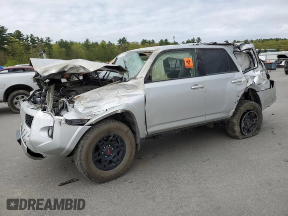2018 Toyota 4Runner SR5 z VIN JTEBU5JR7J5579821, wystawiony jako Copart lot #56199925 z przebiegiem Nie podano mil oraz Szkoda całkowita • Salvage title. Historia ofert i sprzedaży dostępna na DreamBid. Obrazek 1.