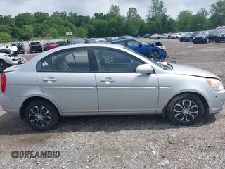 2008 Hyundai Accent GLS z VIN KMHCN46CX8U191823, wystawiony jako IAAI lot #42270245 z przebiegiem 242 852 mil mil oraz . Historia ofert i sprzedaży dostępna na DreamBid. Obrazek 12.