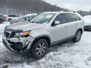 2013 Kia Sorento LX with VIN 5XYKTDA26DG338980, listed as a IAAI auction lot 41270994 with 170,714 mi miles. Bid and sale history available at carsss.com. Image 17.