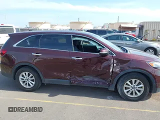 2019 Kia Sorento LX z VIN 5XYPG4A58KG565461, wystawiony jako IAAI lot #42099618 z przebiegiem 42 574 mil mil oraz . Historia ofert i sprzedaży dostępna na DreamBid. Obrazek 6.