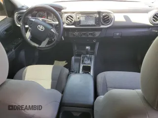 2017 Toyota Tacoma SR5 z VIN 5TFDZ5BN0HX025190, wystawiony jako Copart lot #53604695 z przebiegiem 163 039 mil mil oraz Szkoda całkowita • Salvage title. Historia ofert i sprzedaży dostępna na DreamBid. Obrazek 8.