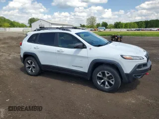 2014 Jeep Cherokee Trailhawk z VIN 1C4PJMBS5EW201897, wystawiony jako Copart lot #57378795 z przebiegiem 172 715 mil mil oraz Szkody całkowita. Historia ofert i sprzedaży dostępna na DreamBid. Obrazek 4.