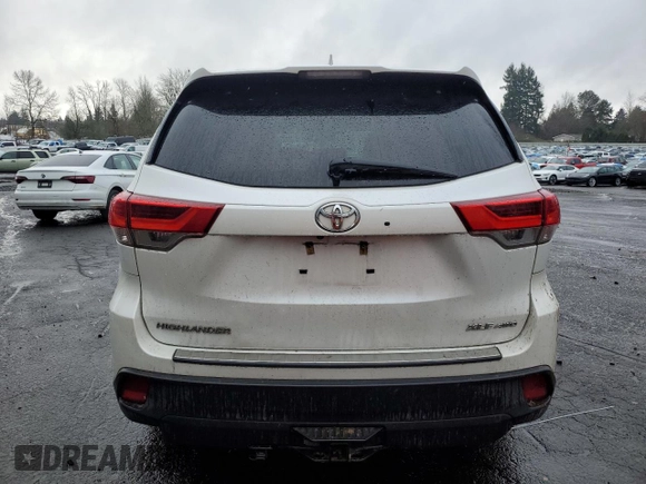 2017 Toyota Highlander XLE z VIN 5TDJZRFH8HS392519, wystawiony jako Copart lot #44079265 z przebiegiem 84 065 mil mil oraz Szkoda całkowita • Salvage title. Historia ofert i sprzedaży dostępna na DreamBid. Obrazek 6.