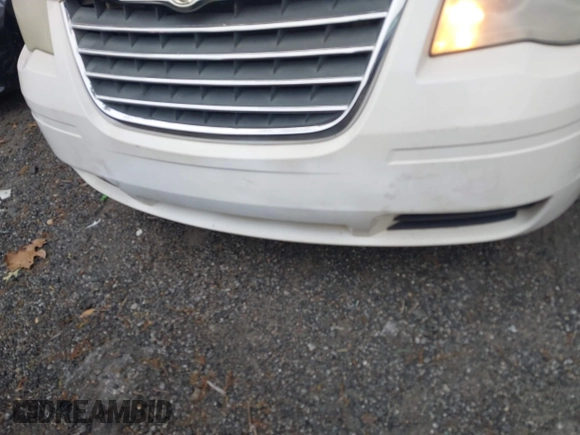 2009 Chrysler Town & Country LX with VIN 2A8HR44E39R606779, listed as a IAAI auction lot 42059256 with 177,228 mi miles and . Bid and sale history available at DreamBid. Image 6.