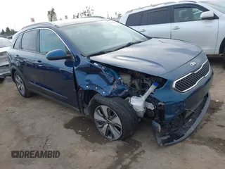 2017 Kia Niro FE with VIN KNDCB3LC1H5093432, listed as a IAAI auction lot 41464983 with 99,516 mi miles. Bid and sale history available at carsss.com. Image 1.