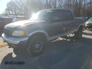 2002 Ford F-150 XLT with VIN 1FTRW08L62KB73629, listed as a Copart auction lot 83571304 with 201,816 mi miles and Salvage Title. Bid and sale history available at carsss.com. Image 1.
