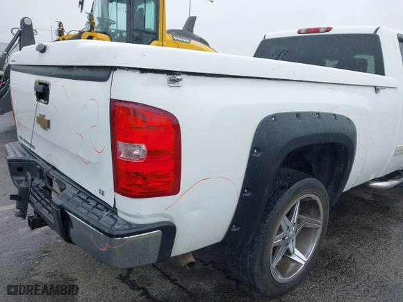 2007 Chevrolet Silverado 1500 LT w/1LT with VIN 1GCEC19J97E515977, listed as a IAAI auction lot 41774684 with 145,185 mi miles. Bid and sale history available at carsss.com. Image 17.