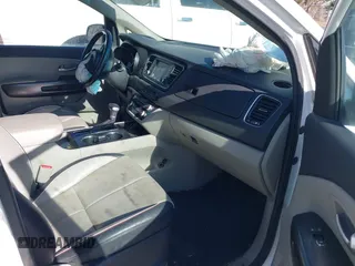 2019 Kia Sedona LX with VIN KNDMB5C13K6547535, listed as a IAAI auction lot 41430560 with 59,937 mi miles. Bid and sale history available at carsss.com. Image 5.