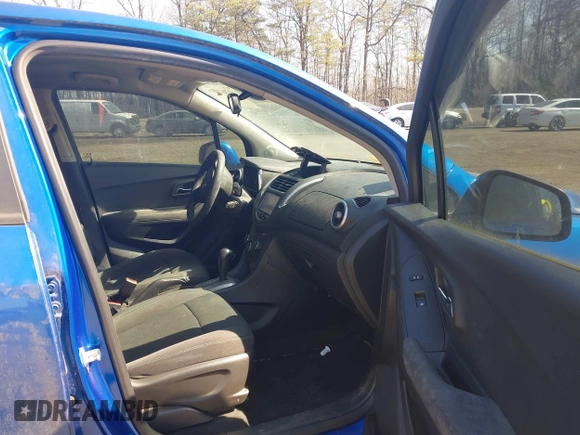 2016 Chevrolet Trax LS with VIN KL7CJKSB6GB609688, listed as a IAAI auction lot 41767569 with 86,315 mi miles. Bid and sale history available at carsss.com. Image 5.