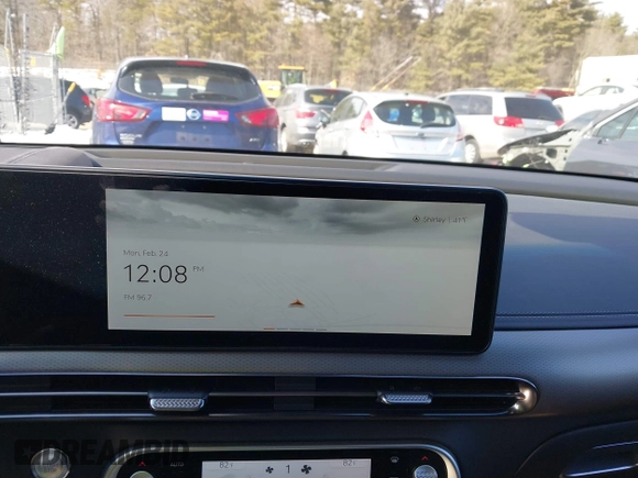 2024 Genesis GV60 z VIN KMUKEDSBXRU023868, wystawiony jako IAAI lot #41638835 z przebiegiem 2 698 mil mil oraz . Historia ofert i sprzedaży dostępna na DreamBid. Obrazek 19.