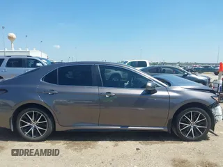 2023 Toyota Camry SE z VIN 4T1G11AK3PU735202, wystawiony jako IAAI lot #41874542 z przebiegiem 54 708 mil mil oraz . Historia ofert i sprzedaży dostępna na DreamBid. Obrazek 14.
