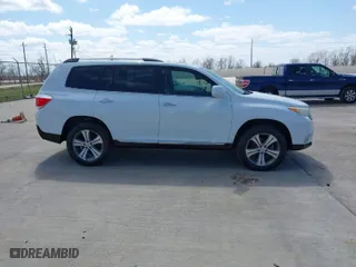 2011 Toyota Highlander Limited with VIN 5TDYK3EH4BS049750, listed as a IAAI auction lot 41787928 with 1 mi miles. Bid and sale history available at carsss.com. Image 12.