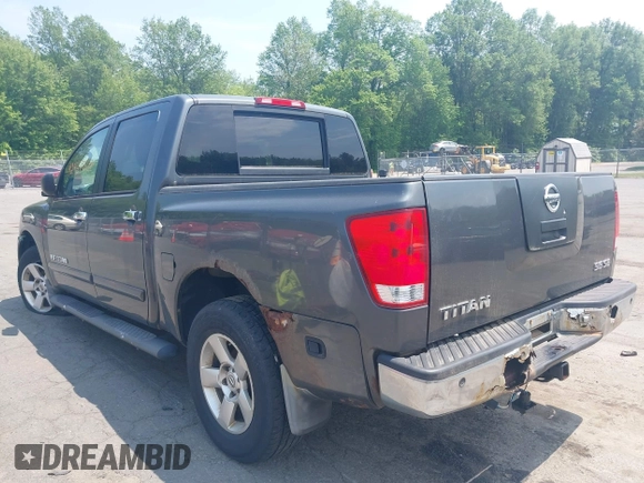 2006 Nissan Titan LE z VIN 1N6AA07B76N512436, wystawiony jako IAAI lot #42447569 z przebiegiem 152 215 mil mil oraz . Historia ofert i sprzedaży dostępna na DreamBid. Obrazek 3.