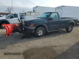 2005 Ford F-250 XL с VIN 1FTNF21535ED28632, выставлен на аукционе Copart как лот 47777775 с пробегом 136 555 миль миль и Чистый • Clean title. История ставок и продаж доступна на DreamBid. Изображение 1.