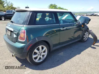 2010 MINI Hardtop z VIN WMWMF3C59ATZ21719, wystawiony jako Copart lot #56020765 z przebiegiem 96 249 mil mil oraz Szkoda całkowita • Salvage title. Historia ofert i sprzedaży dostępna na DreamBid. Obrazek 3.