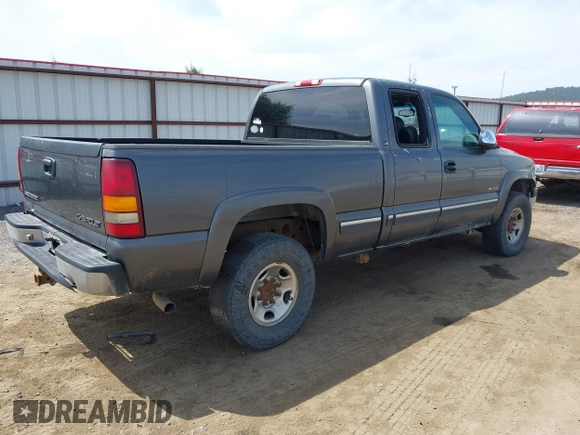 2000 Chevrolet Silverado 2500 LS z VIN 1GCGK29U7YE398008, wystawiony jako IAAI lot #42432596 z przebiegiem 217 691 mil mil oraz . Historia ofert i sprzedaży dostępna na DreamBid. Obrazek 4.